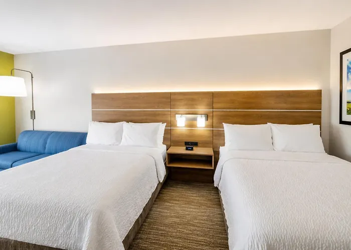 Holiday Inn Express & Suites Lindale - Tyler By Ihg