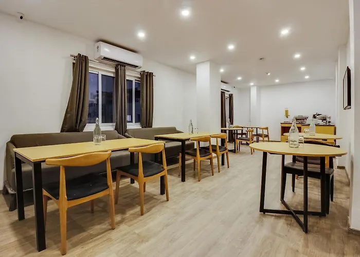 Super Townhouse 359 Begumpet Near Hyderabad Central