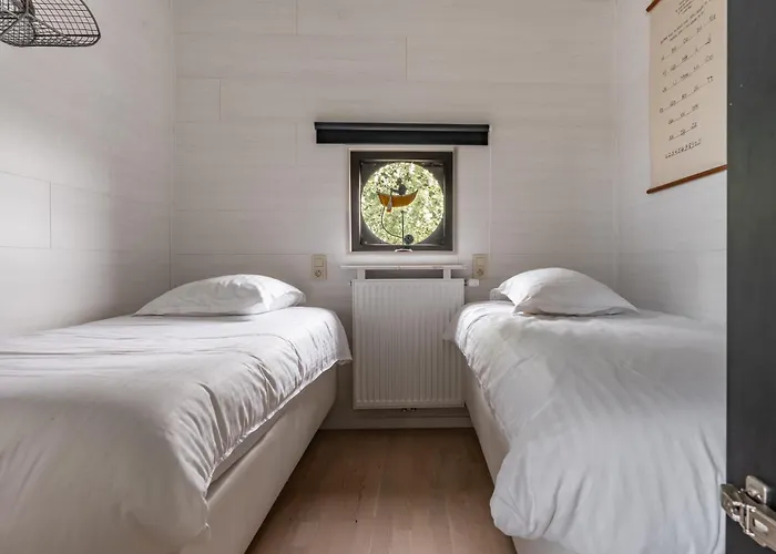 B&B Armalot By Julia De Panne