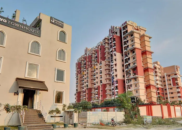 Super Townhouse Amaraa Hotel Near Phoenix Palassio Lucknow