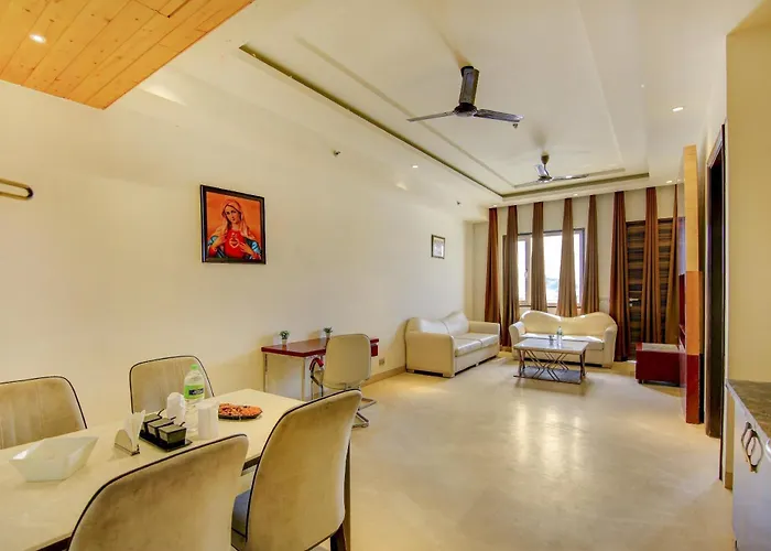 Super Townhouse Oak Hotel C Pearls Delhi 