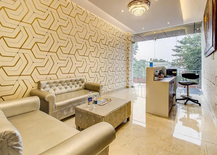 Townhouse Oak Aurelia Grand Hotel Lucknow