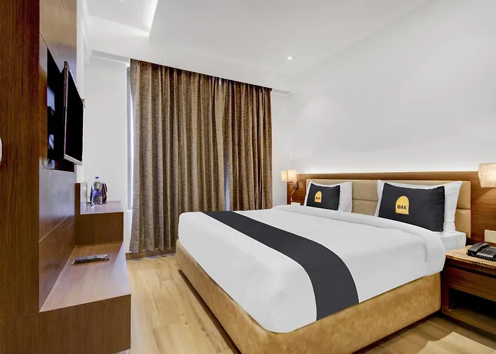 Townhouse Oak Aurelia Grand Hotel Lucknow