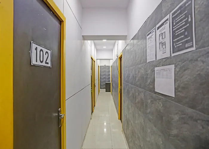 Oyo 84596 Hotel North Campus New Delhi