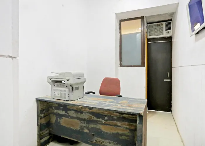 Oyo 84596 Hotel North Campus New Delhi