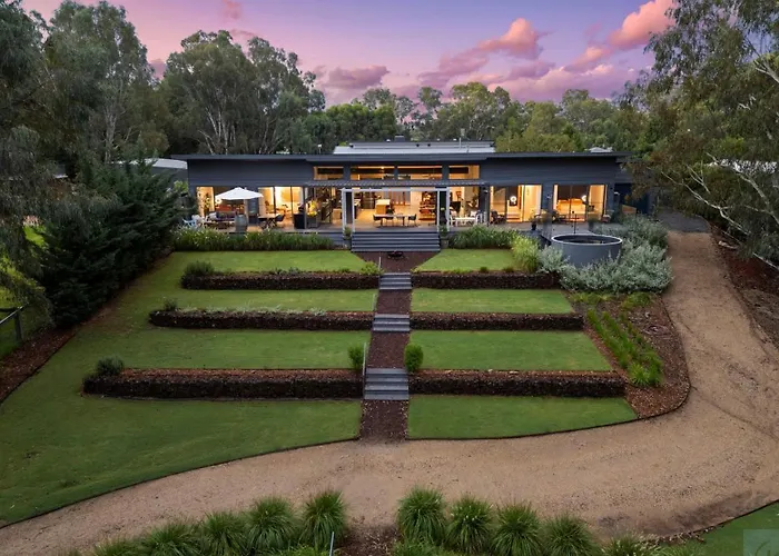 Tocumwal Chocolate School Bed & Breakfast