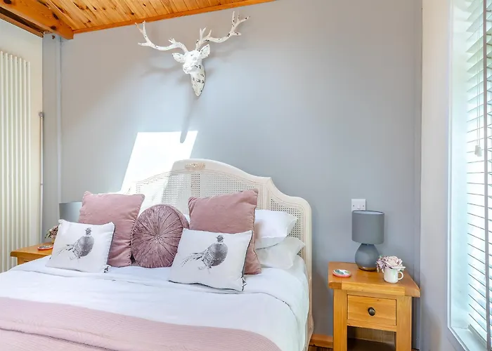 Charlesworth Lodges Glossop