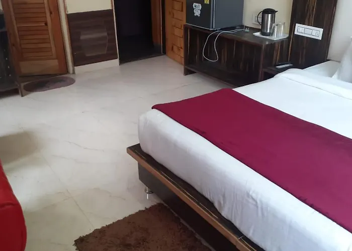 Vella Marina Group Of Hotels Upper City Heart# Free Parking-Cricket Stadium 10 Km-Mcleodganj 2 Km- Bhagsunag 4 Dharamshala