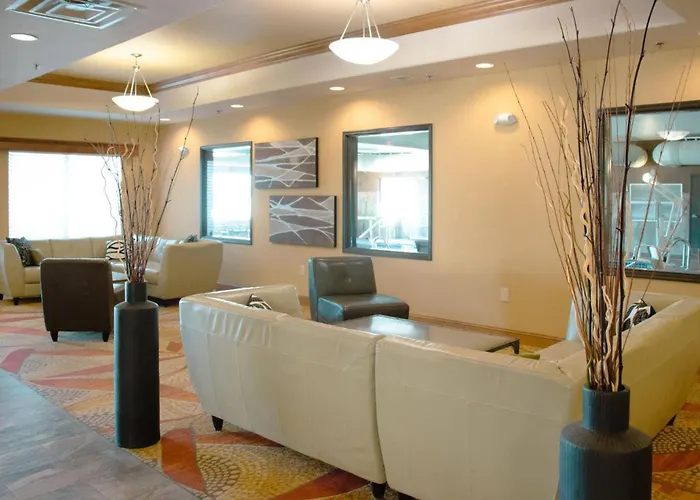 Grand Forks Lodge And Suites