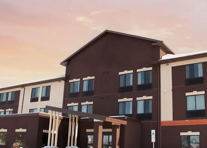 Grand Forks Lodge And Suites