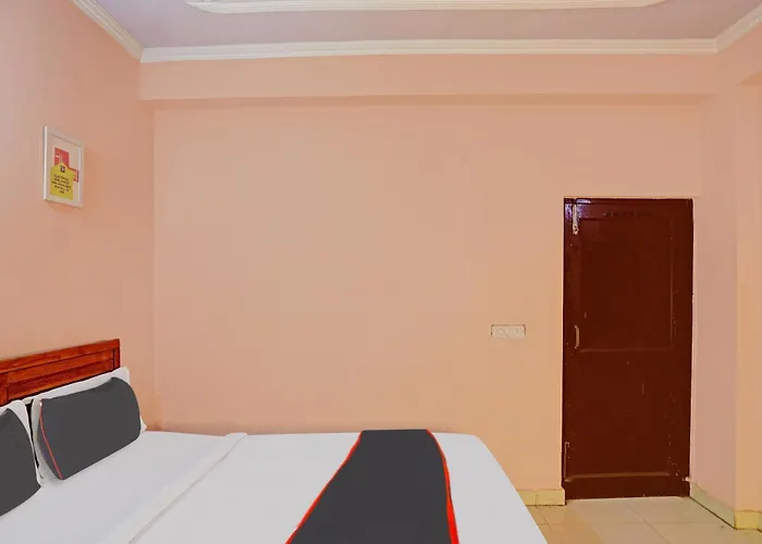 Collection O Mayank Guest House Near Iskcon Temple Noida