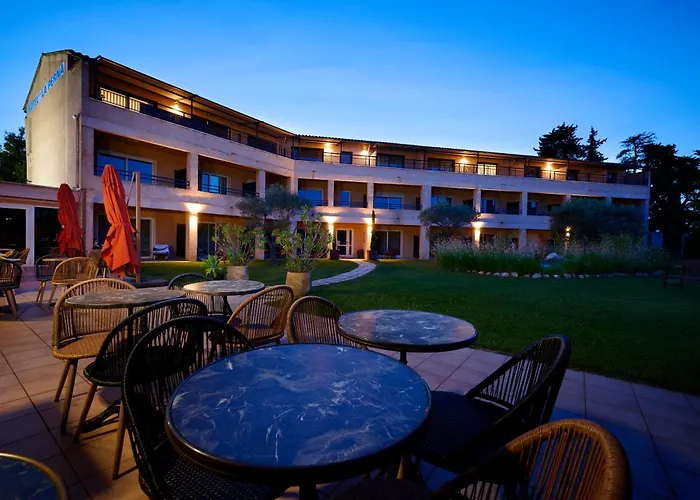 Logis Hotel La Goutte D'eau Pernes-les-Fontaines