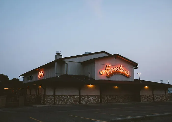 Clarion Hotel & Suites Brandon