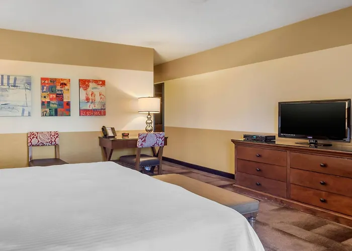 Carlton Oaks Lodge, An Ascend Collection Hotel Santee
