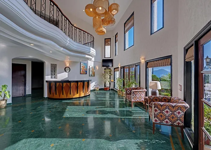 8Fold-Pinecrest By Larisa, Bhimtal Hotel