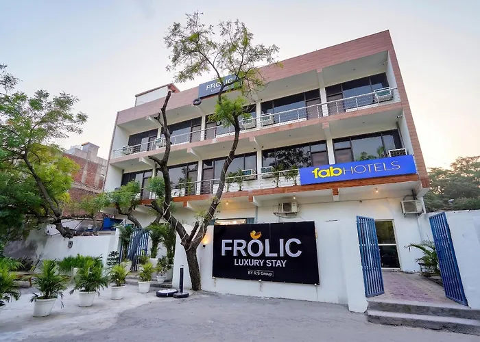 Fabhotel Frolic Luxury Stay Noida