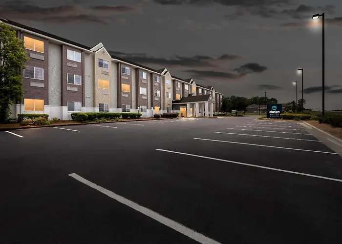 Starkville Inn & Suites