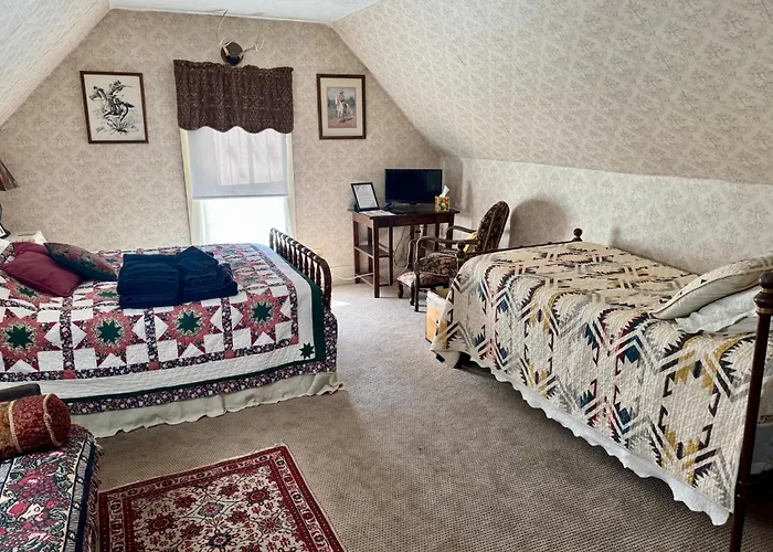 Pansy'S Parlor Bed & Breakfast Golden