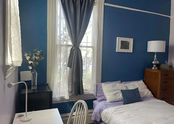 B-Love'S Guest House Oakland