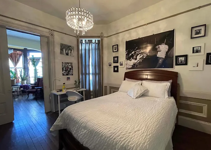 B-Love'S Guest House Oakland