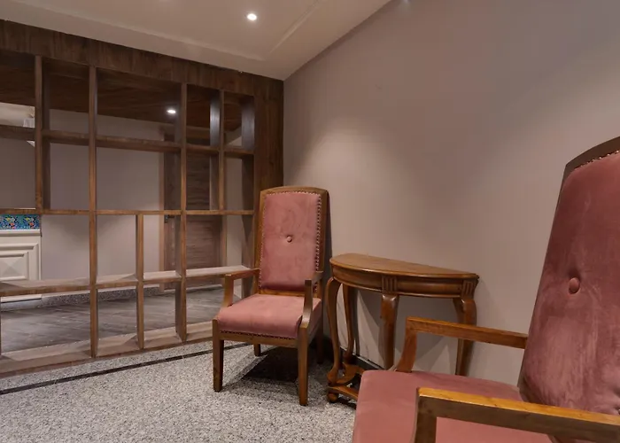 Hotel 11 Boulevard Srinagar 