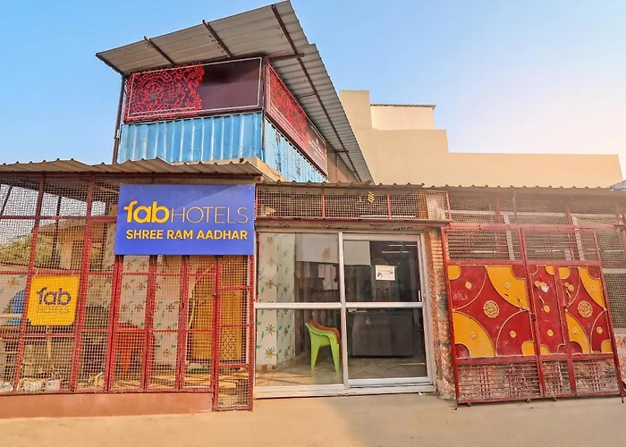 Fabhotel Shree Ram Aadhar 900 Mtr From Ram Mandir Ayodhya