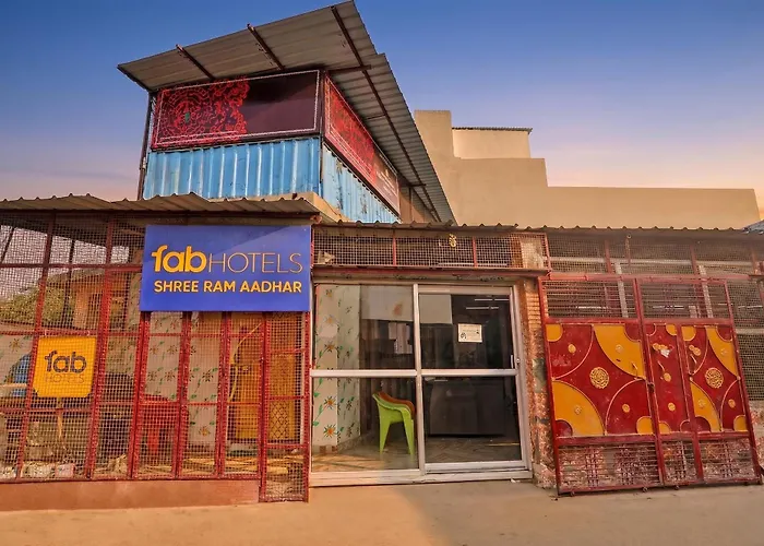 Fabhotel Shree Ram Aadhar 900 Mtr From Ram Mandir Ayodhya