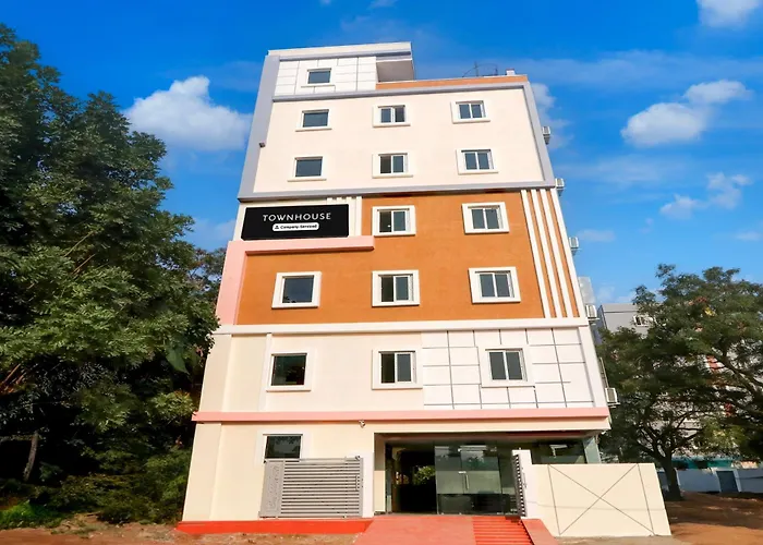 Super Townhouse Nanak Ram Guda Near Waverock Sez Hyderabad