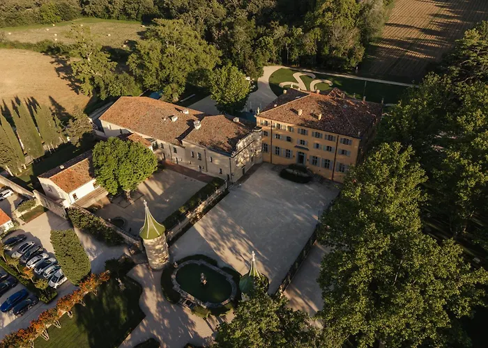Chateau De Fonscolombe - Relais & Chateaux Le Puy-Sainte-Réparade