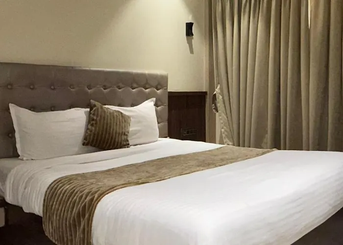 Shine Hospitality Crown Hotel Mumbai