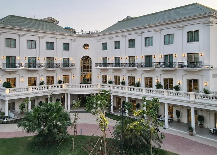 Dlf Club 4 Hotel Gurgaon