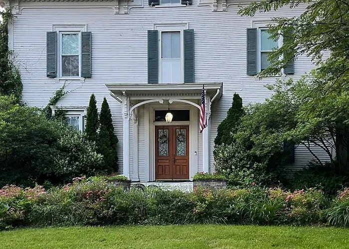Antique Mansion B & B Rutland
