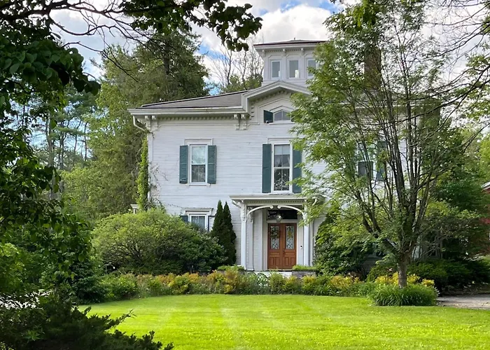 Antique Mansion B & B Rutland