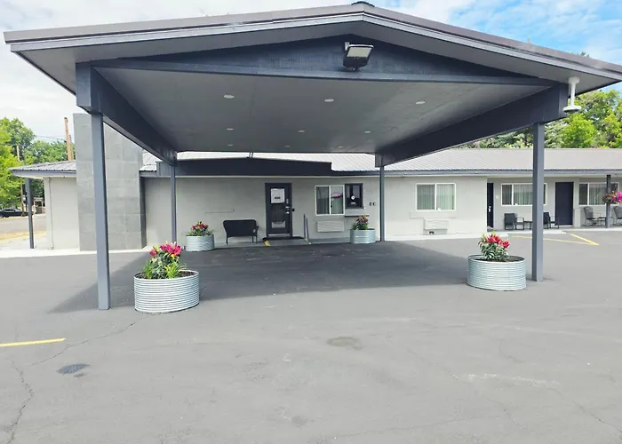 Oregon Trail Inn And Suites Lakeview