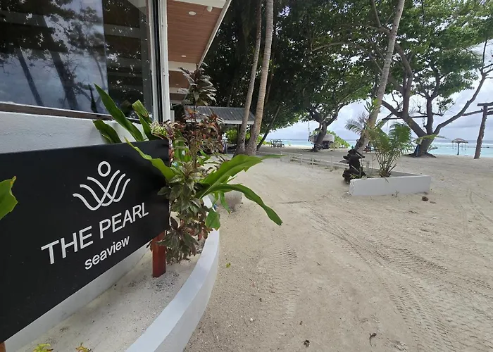 The Pearl Seaview Hotel Fulidhoo