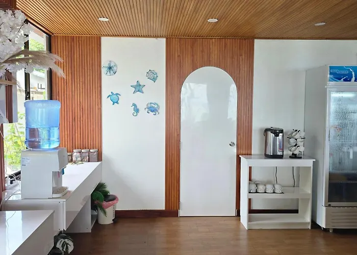 The Pearl Seaview Hotel Fulidhoo