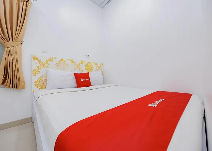 RedDoorz near Palmerah Station Jakarta