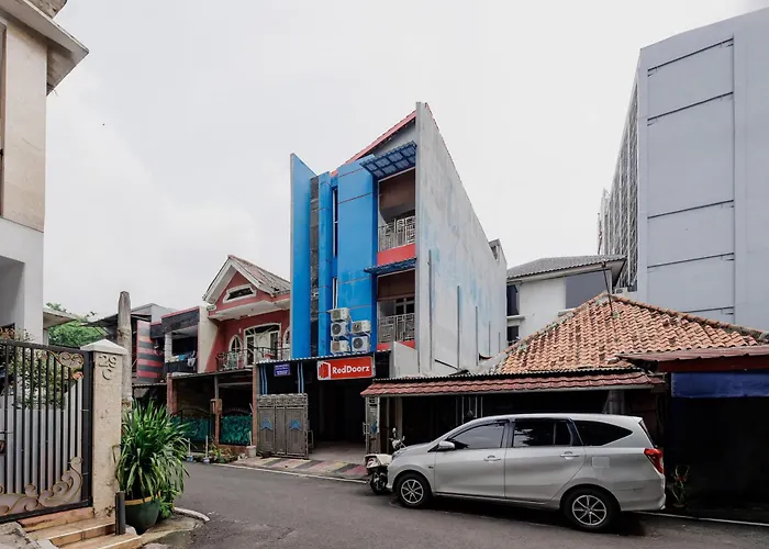 RedDoorz near Palmerah Station Jakarta