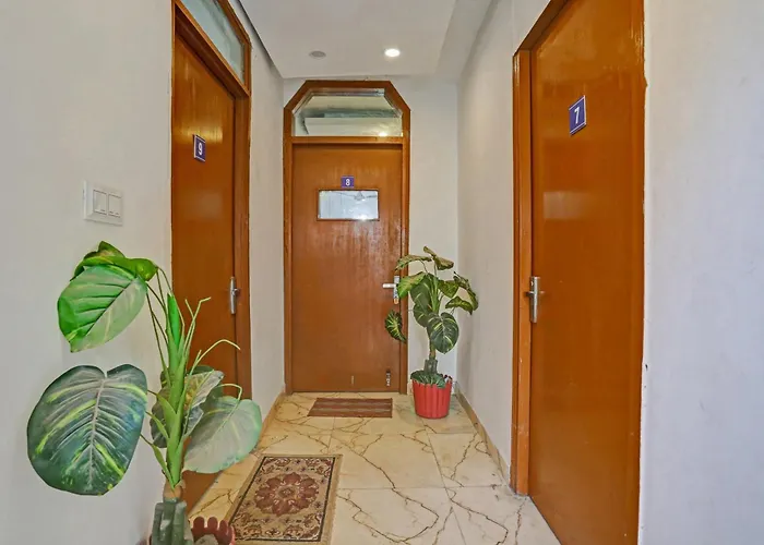 Oyo Flagship 81002 Hotel Tsa New Delhi
