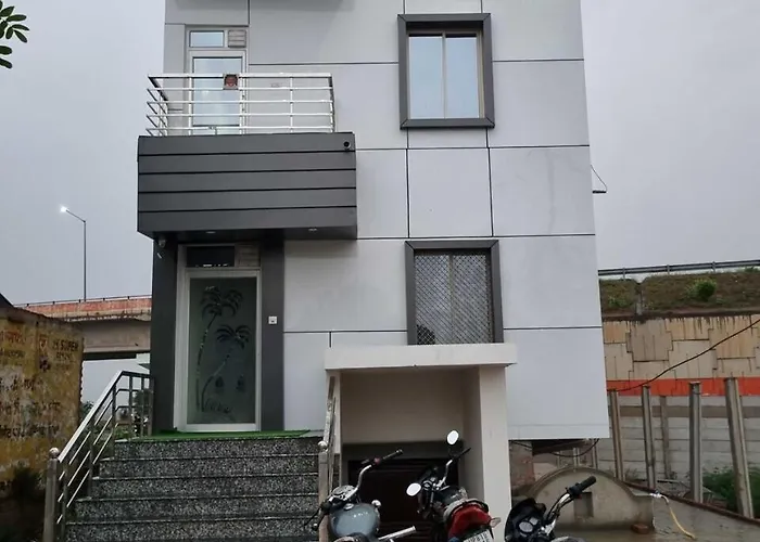 Oyo 81090 Hotel Ml Residency Aligarh