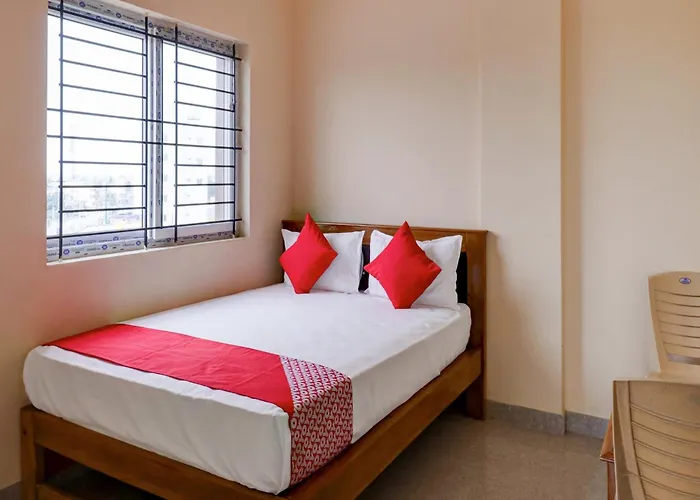 Oyo Flagship Golden Treasury Hotel Bangalore