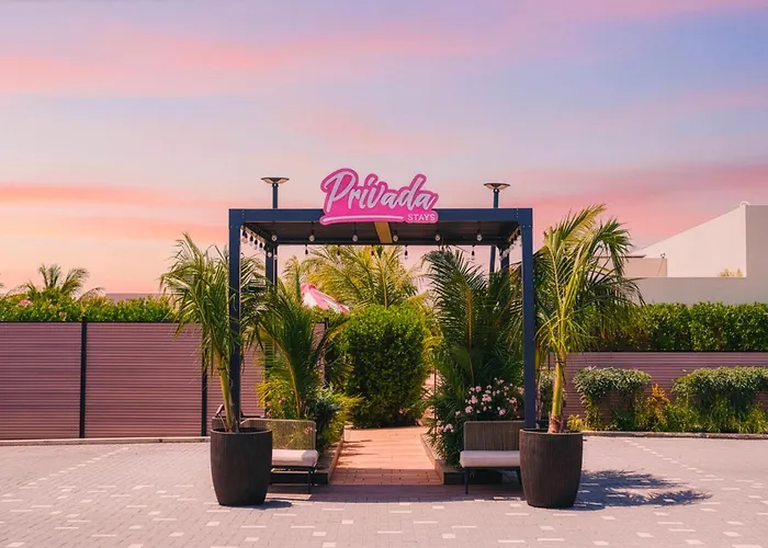 Privada Stays - Lofts With Private Pool And Oasis, Near Eagle Beach Palm Beach