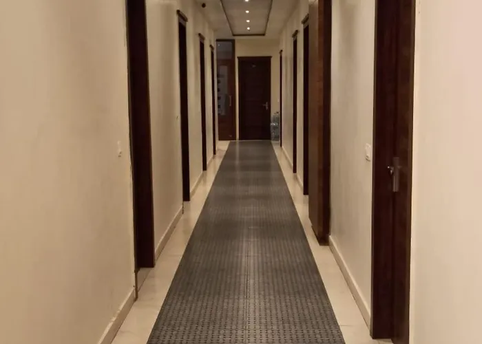 Shree Narayana Hotel-Bar-Rooftop Terrace-Disc!! 50 Mtr From Bus Stand Udaipur