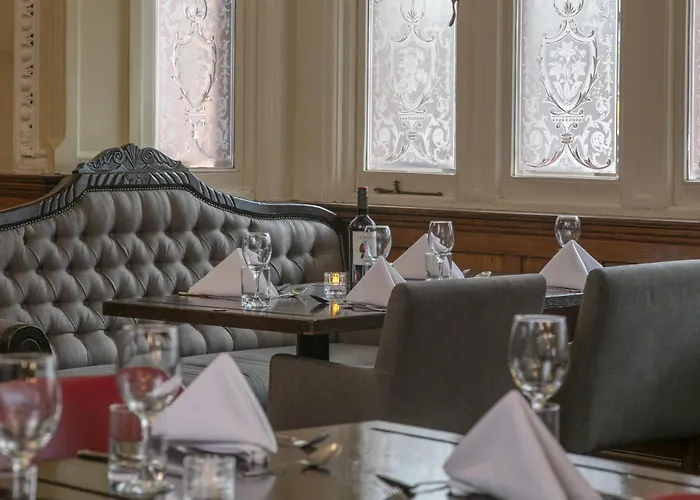 The Crown London Hotel, Cricklewood North West London, Worldhotels Distinctive