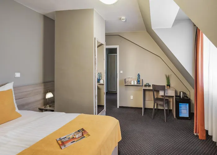 Hotel "Palac U Kocku" By Adrez, Palace At The Cats Prague