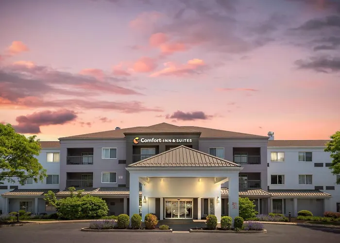 Comfort Inn & Suites Bethlehem Lehigh Valley Airport