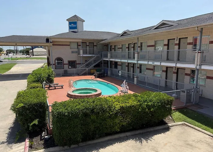Baymont By Wyndham New Braunfels Tx Hotel