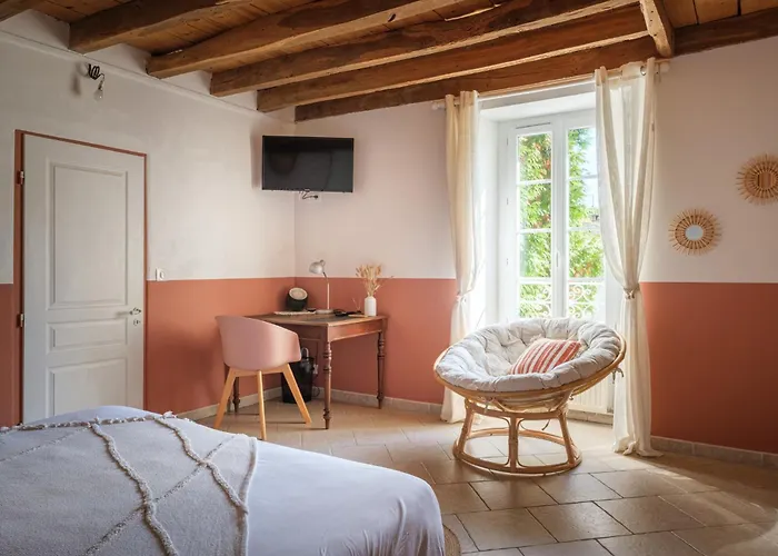 Domaine Du Champ Fleuri Bed & Breakfast Angouleme