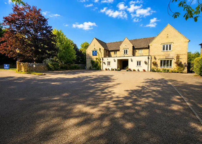 The Churchill Court Woodstock