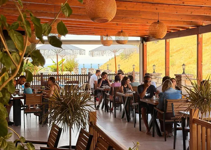 Karos Hotel Llaman Himare